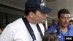 Javier Figueroa llegó a Costa Rica, proveniente de Austria, y se dirige a su país Guatemala en donde es acusado de homicidio.