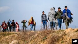 گروهی از مهاجرین در مرز یونان و ترکیه