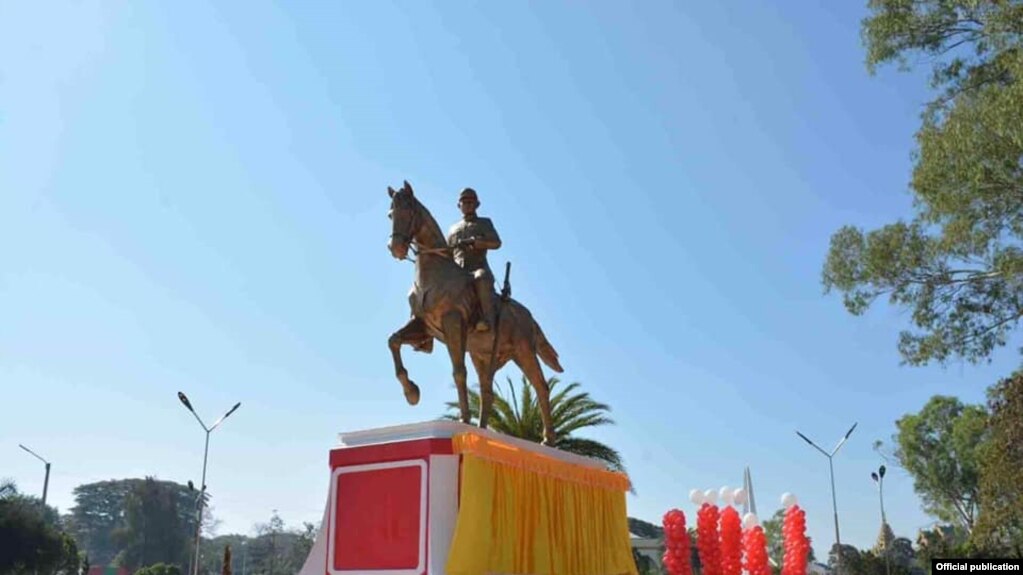 ကယားျပည္နယ္ လြိဳင္ေကာ္ၿမိဳ႕က ဗုိလ္ခ်ဳပ္ေၾကး႐ုပ္ (သတင္းဓါတ္ပုံ-ကယားျပည္နယ္အစိုးရ)
