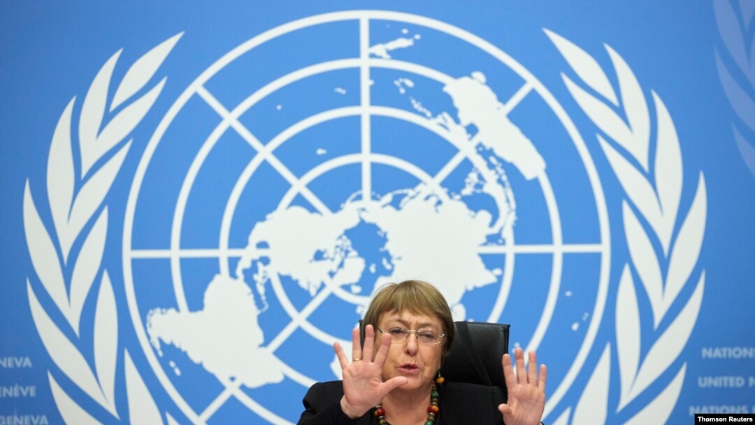 La Alta Comisionada de las Naciones Unidas para los Derechos Humanos, Michelle Bachelet, asiste a una conferencia de prensa en Ginebra, el 27 de mayo de 2021