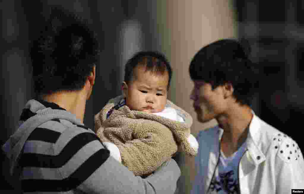 حکام نے خاندانی منصوبہ بندی سے متعلق پالیسی میں مزید نرمی کا بھی ارادہ ظاہر کیا ہے۔