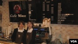 Cafe More in Seoul, South Korea employs a legally blind staff (J. Strother/VOA)