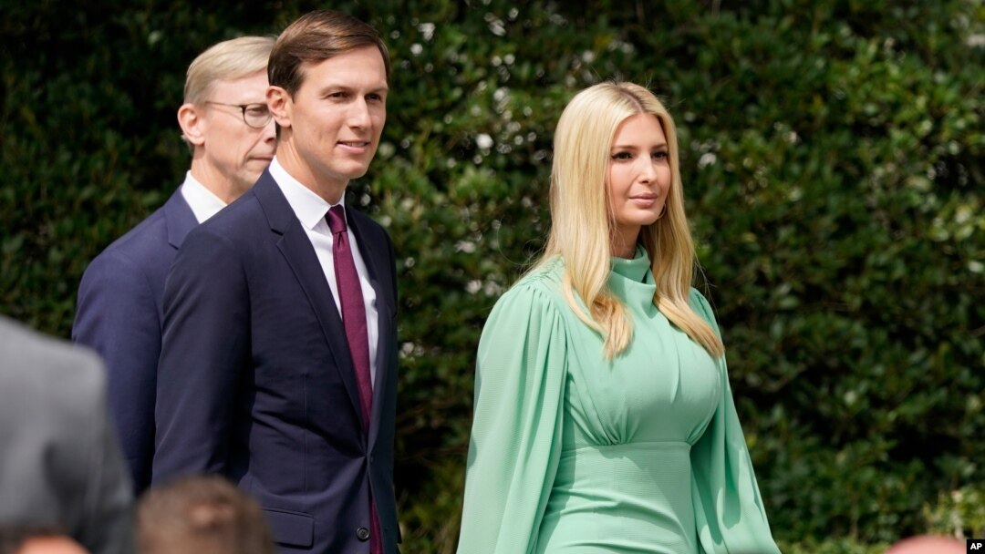 ARHIVA - Džered Kušner i Ivanka Tramp dok su bili savetnici u Beloj kući, 15. septembar 2020 (Foto: AP/Alex Brandon)