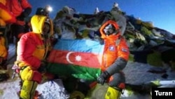 Azərbaycan bayrağı Everestdə 