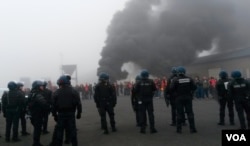 Riot police facing off protester during launch of Floatgen wind turbine in Saint Nazaire, France. (VOA / L. Bryant)