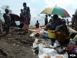 FILE - Displaced people from the town of Sake gather at the Mugunga camp on the road to Goma, DRC, Nov. 23, 2012. (G. Joselow.VOA)