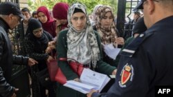 Des marocaines avant un examen de droit musulman, à Rabat, le 6 mai 2018.