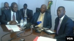 Finance Minister Patrick Chinamasa (second, right) meeting with African Development Bank officials in Harare. (VOA)
