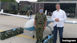 Predsednik Srbije Aleksandar Vučić prisustvovao je prikazu novih bespilotnih letelica CH-92A Vojske Srbije, na aerodromu "Pukovnik-pilot Milenko Pavlović" u Batajnici, 4. jula 2020. (Foto: Instagram profil predsednika Srbije)