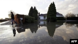 Poplave na jugozapadu Britanije ostavile građane izolovane od ostatka zemlje