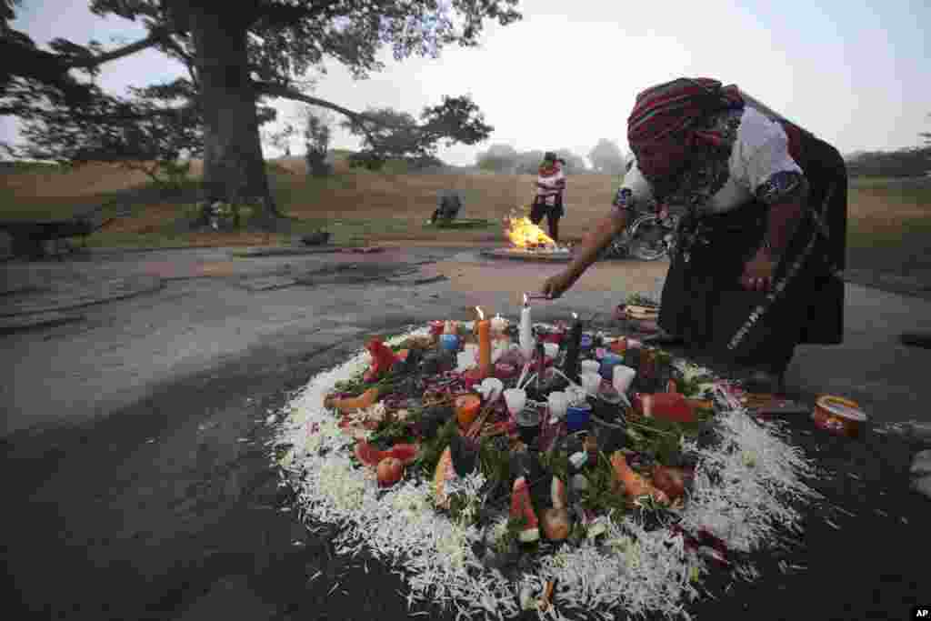 An indigenous woman prepares a sacred fire during the Oxlajuj Batz ceremony to celebrate the end of the Maya calendar in the ceremonial center of Kaminal Juyu in Guatemala City, December 12, 2012. 