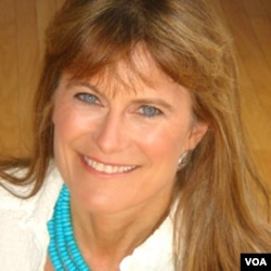 Jacqueline Novogratz, es la directora de Acumen Fund y recuerda como un simple suéter influenció su trabajo a nivel global.