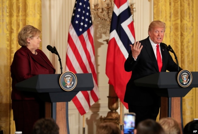 Tổng thống Donald Trump phát biểu trong một cuộc họp báo chung với Thủ tướng Na Uy Erna Solberg trong Phòng Đông của Nhà Trắng, ở Washington, ngày 10 tháng 1, 2018.
