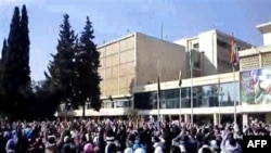 Prizor sa masovnih studentskih demonstracija protiv sirijskog predsednika Bašara al-Asada, održanih u sredu, 22. februara, u sirijskom gradu Alepu