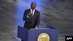 Denis Mukwege, gynécologue congolais et co-lauréat du prix Nobel de la paix 2018, lors de sa conférence après avoir reçu son prix lors de la cérémonie du prix Nobel de la paix 2018 le 10 décembre 2018 à l'hôtel de ville d'Oslo, en Norvège.