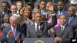 奧巴馬星期一在白宮玫瑰園宣佈向國會提出就業法案