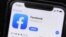Biểu tượng Facebook trên điện thoại di động tại một cửa hàng ở Chicago ngày 30/7/2019.