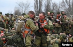 Російські десантники під час навчань у Таганрозі, 22 квітня 2021, Reuters