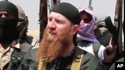 Omar al-Shishani, seorang jihadis Chechnya Georgia dan mantan komandan kelompok ISIS di Suriah (foto: dok). 