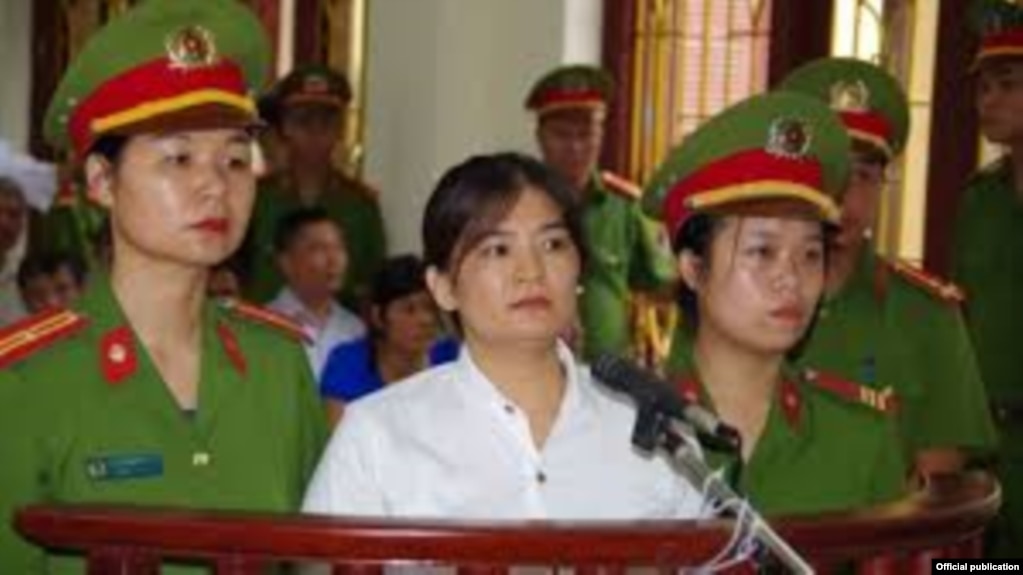Nhà tranh đấu Trần Thị Nga trong phiên xử hôm 25/7/2017.