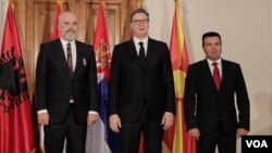 Premijer Albanije Edi Rama, predsednik Srbije Aleksandar Vučić i premijer Makedonije Zoran Zaev posle potpisivanja deklaracije o mini Šengenu, oktobar 2019.