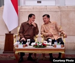 Presiden Joko Widodo dan Wapres Jusuf Kalla memimpin sidang kabinet paripurna di Istana Negara Jakarta, Senin, 2 Oktober 2017. (Foto Courtesy: Biro Pers Kepresidenan RI).