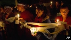 Tibetan exiles hold candlelight vigil after reports of 52-year-old Tamdrin Dorjee's self-immolation, Dharmsala, India, Oct. 13, 2012.