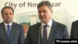 Potpredsednik Vlade Srbije Rasim Ljajić i predsedavajući Vijeća ministara BiH Denis Zvizdić tokom posete Novom Pazaru