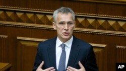옌스 스톨텐베르그 나토 사무총장이 지난해 10월 우크라이나 의회에서 연설했다.