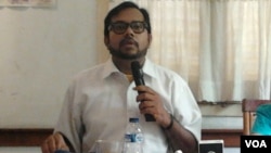 Koordinator Komisi untuk Orang Hilang dan Korban Tindak Kekerasan (Kontras) Haris Azhar Aziz (foto: VOA/Iris Gera)
