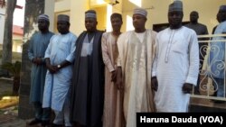 Gwamnan Borno Kashim Shetima (tsakiya) a lokacin da ya gana da shugabannin kungiyoyin matasan Arewa