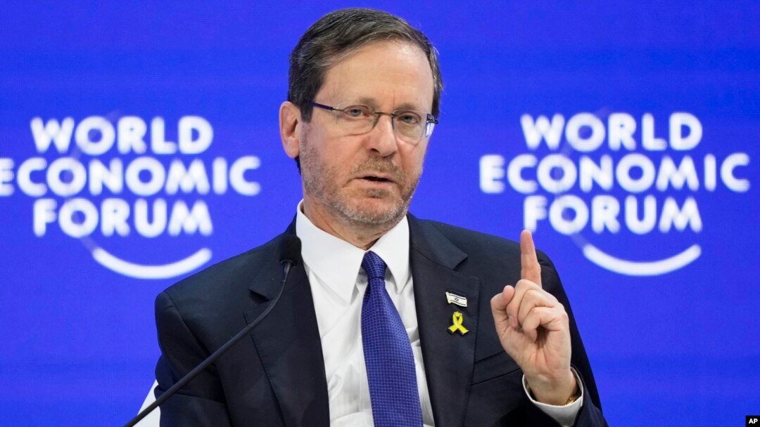 El presidente de Israel, Isaac Herzog, captado durante su participación en el Foro Económico Mundial de Davos, Suiza, el 18 de enero de 2024.