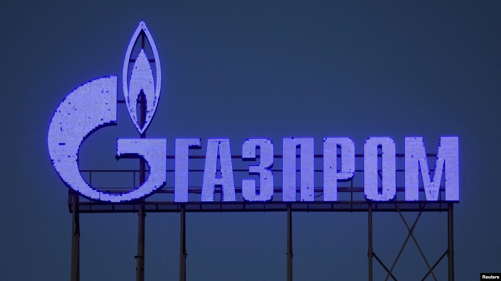 Logo của tập đoàn năng lượng Gazprom của Nga tại Saint Petersburg. Gazprom là một trong những công ty chủ chốt của Nga thực hiện các dự án hợp tác tiềm năng mới về khí đốt giữa Nga và Việt Nam.