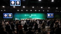 La Cumbre sobre el clima COP28 acuerda un fondo para desastres, pero con marcadas divisiones sobre los combustibles fósiles 