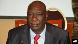 ທ່ານ Michel Djotodia, ຜູ້ນໍາຂອງກຸ່ມກະບົດທີ່ໂຄ່ນລົ້ມປະທານາທິບໍດີ Francois Bozize ປະກາດວ່າ ທ່ານຈະເປັນທັງປະທານາທິບໍດີ ແລະລັດຖະມົນຕີ ກະຊວງປ້ອງກັນປະເທດ ຢູ່ໃນນະຄອນບັງກີ ຂອງສາທາລະນະລັດອາ ຟຣິກາກາງ ຫລື CAR. 