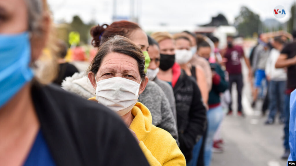 Llegaron allí en buses de servicio especial al peaje Coviandes y duraron 3 días esperando para retornar a Venezuela. [Foto: Diego Huertas]