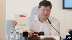 El abogado alemán Ulrich Weber denunció el abuso de 547 niños en el coro Domspatzen entre 1945 y 1992, el martes, 18 de julio de 2017.