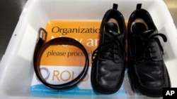 Para quienes viajen a Estados Unidos, los zapatos vuelven a ser una preocupación en los aeropuertos.