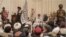Para anggota Taliban termasuk di antaranya Sirajuddin Haqqani (wajah diblur) bertemu dengan anggota keluarga para pelaku bom bunuh diri pada 18 Oktober 2021. (Foto: Twitter/@saeedkhosty)