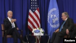 El presidente de EEUU, Joe Biden, a la izquierda, y el secretario general de las Naciones Unidas, Antonio Guterres, conversan con la prensa antes de mantener un encuentro bilateral en los márgenes de la 77ª Asamblea General de la ONU, en Nueva York, el 22 de septiembre de 2022.