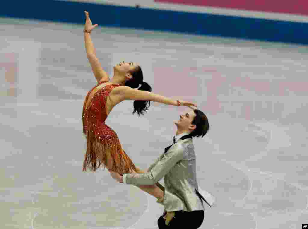 اجرای رقص روی یخ دو نفره میساتو کوماتسوبارا و تیم کوله‌تو از ژاپن، در مسابقات جهانی ISU در اوزاکا، ژاپن