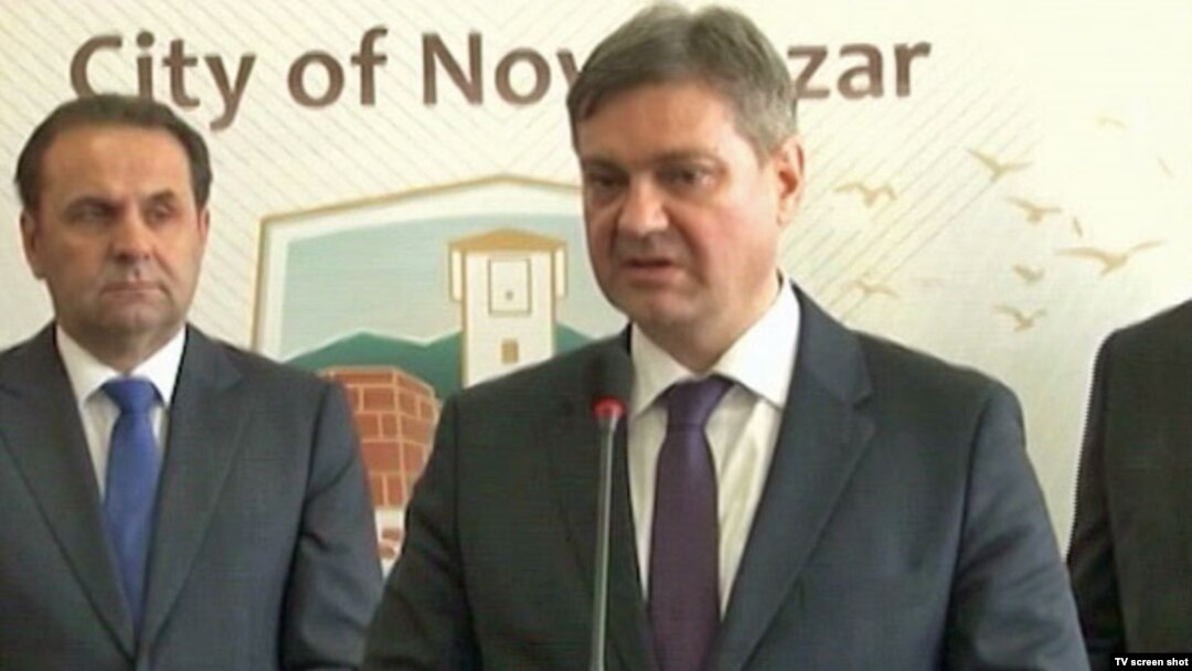 Potpredsednik Vlade Srbije Rasim Ljajić i predsedavajući Vijeća ministara BiH Denis Zvizdić tokom posete Novom Pazaru