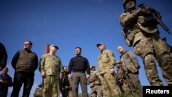 Ukrajinski predsjednik Volodimir Zelenski posjećuje granicu s Bjelorusijom, usred ruskog napada na Ukrajinu, u regiji Volinj, Ukrajina 19. travnja 2023.