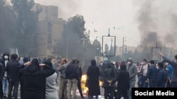 عکسی از اعتراضات آبان ۹۸ در تهران.