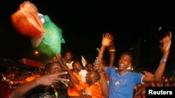 Des fans de l'équipe de football de la Côte d'Ivoire à Abidjan le 4 février 2015.