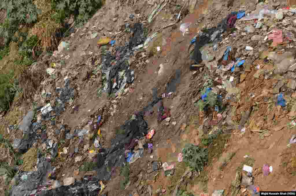 گندگی کے ڈھیر نکاسی آب کے مناسب انتظامات نا ہونے کی وجہ سے راولپنڈی کی فضا آلودگی محسوس کی جا سکتی ہے۔ &nbsp;