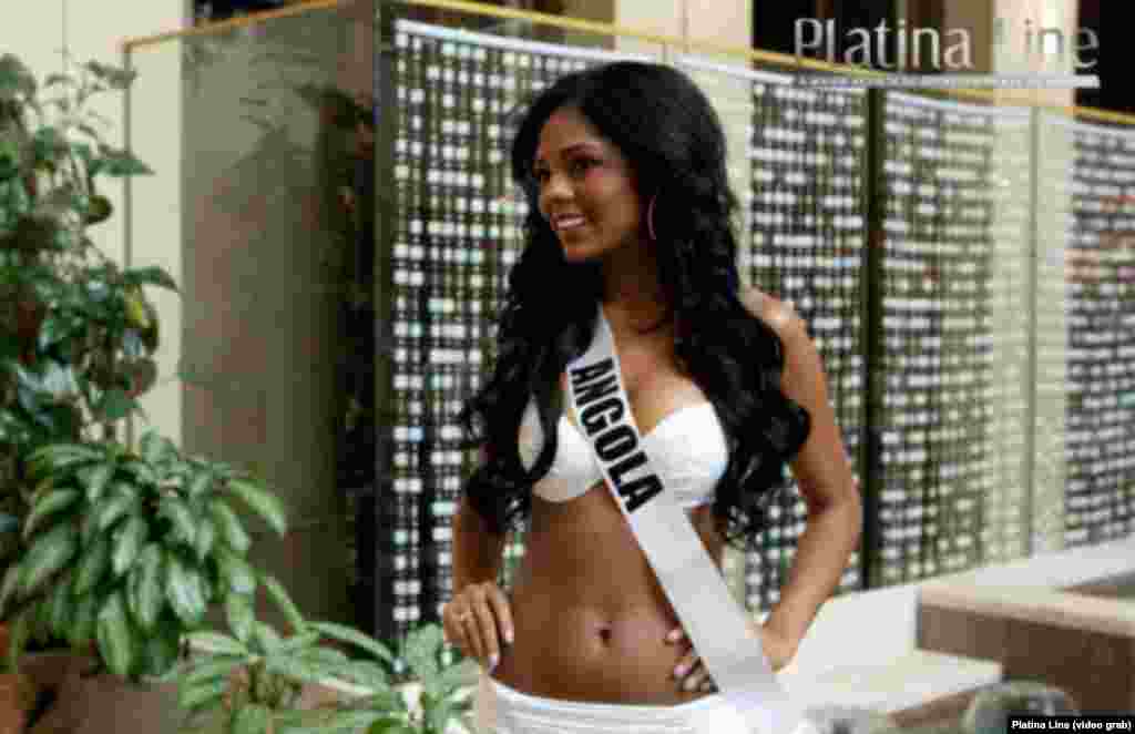 Miss Angola, Vaumara Rebelo, em ensaio de biquini para Miss Universo. A cerimónia terá lugar em Moscovo.