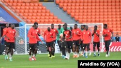 Le Sénégalais à l'entraînement avant le match contre le Japon, le 23 juin 2018. (VOA/Amédine Sy)