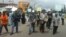 Quelques personnes marchent dans les rues de Buea, chef-lieu de la région anglophone du Sud-Ouest, pour dénoncer la tentative de sécession des deux régions anglophones du Cameroun, le 31 juillet 2018. (Twitter/Mimi237) 
