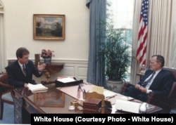 Senior White House Advisor Dorrance Smith with President George Bush in The White House Oval Office, September 1992. (White House Photo)